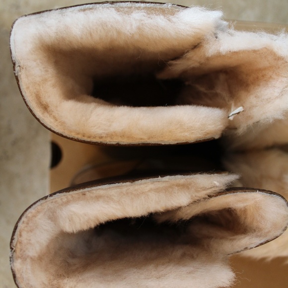 UGG WATERPROOF LEATHER ISLEY BOOTS - Picture 3 of 11